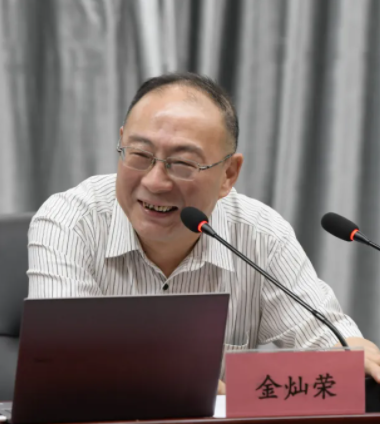 7月5日，金燦榮出席武漢市武昌區(qū)“互聯(lián)網(wǎng)行業(yè)黨史學(xué)習(xí)教育主題報(bào)告會”