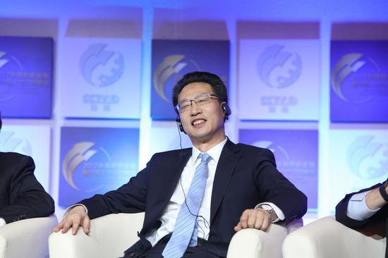 王昌林:王昌林任中國社科院副院長，長期從事宏觀經(jīng)濟和產(chǎn)業(yè)經(jīng)濟研究