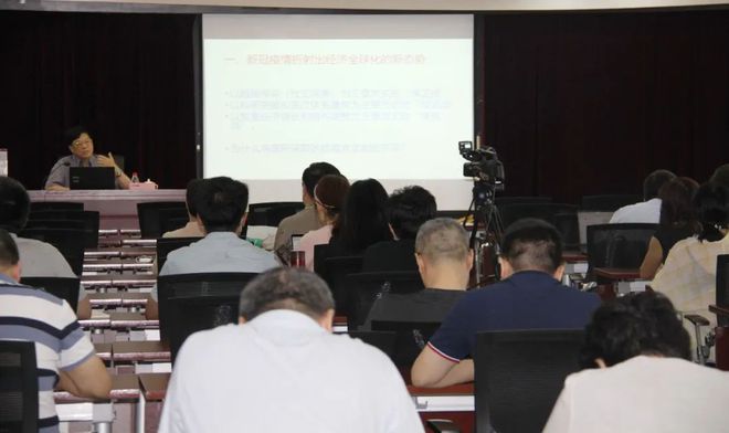 金碚談經(jīng)濟全球化：堅持方向，深化改革，以更大的開放融入經(jīng)濟全球化