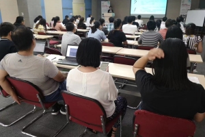 穆衛(wèi)鋒:授課見證